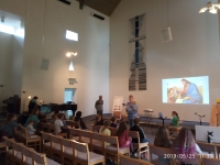 Lastekirik suures saalis - õpetaja Anu räägib lugu